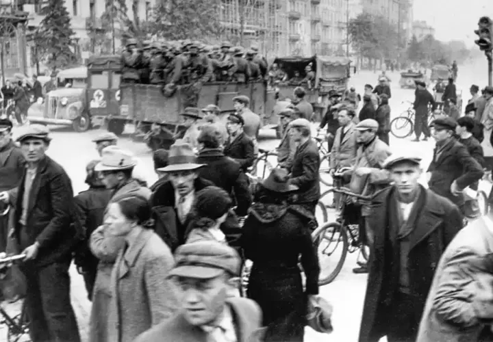 Alarm wiersz Słonimskiego: strach i chaos w Warszawie 1939