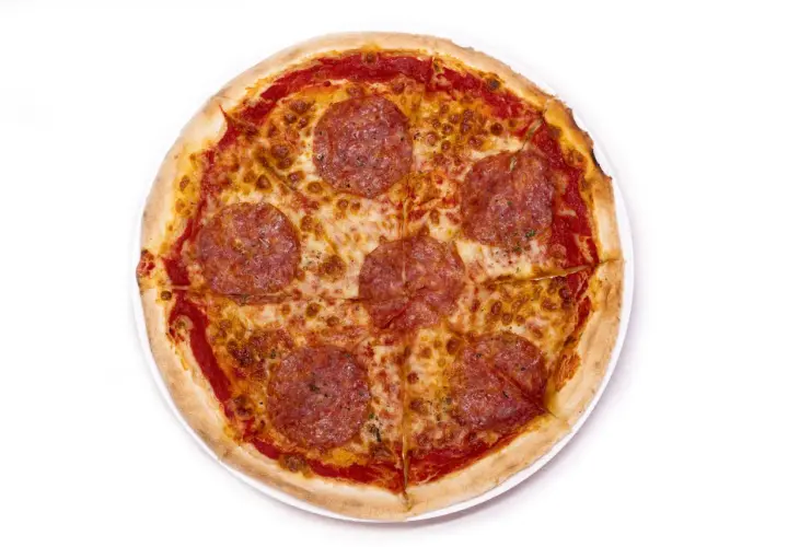 Jakie salami na pizzę? Odkryj najlepsze smaki i połączenia