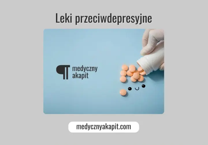 Ręka w rękawiczce wysypuje leki przeciwdepresyjne. Na niebieskim tle uśmiechnięta buźka z tabletek.
