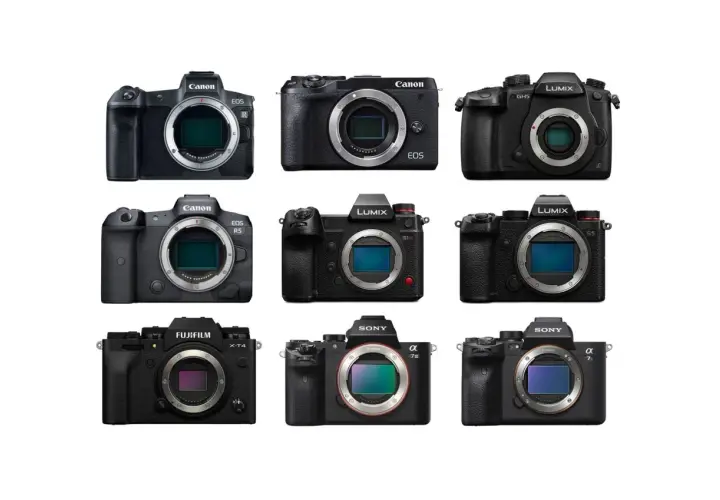 Dziewięć czarnych aparatów bezlusterkowych różnych marek: Canon, Panasonic Lumix, Fujifilm i Sony.