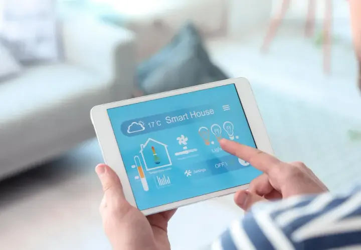 Controlando la temperatura y luces de tu hogar con una tablet. Descubre el precio de la domótica en casa y vive más cómodo.