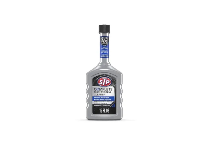 STP Complete Fuel System Cleaner - idealny środek, czym zalać zapieczone wtryski. Usuwa osady i zapobiega korozji.