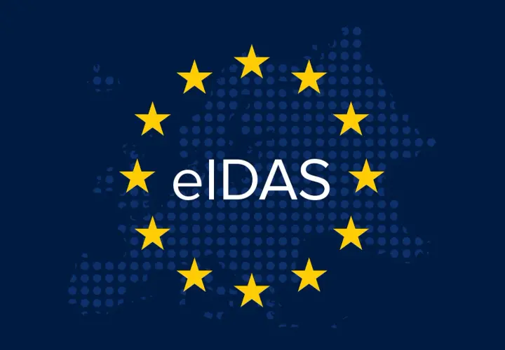 El logo eIDAS, con estrellas amarillas sobre un mapa de Europa punteado, representa la confianza digital y el certificado electrónico.