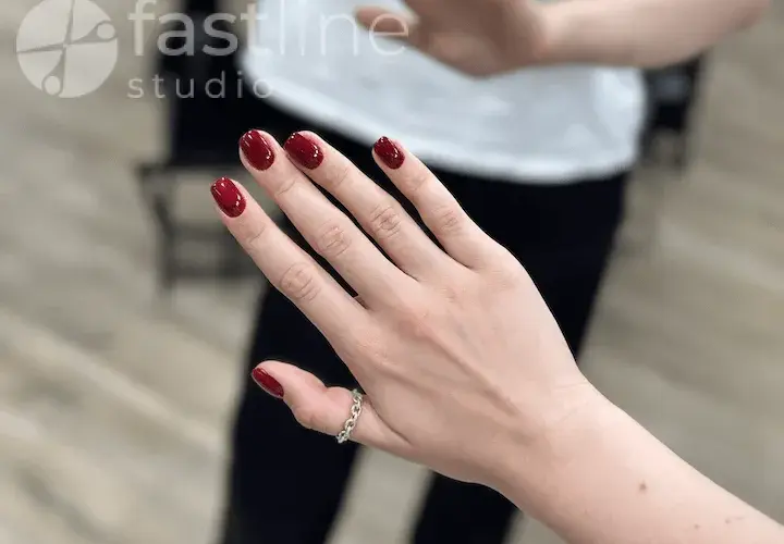 Ile kosztuje manicure żelowy? Cennik, czynniki i oszczędności!