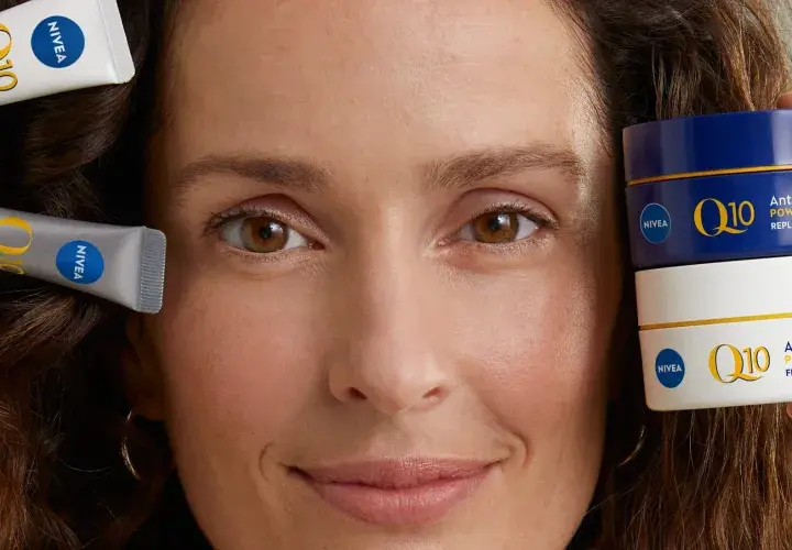 Scopri come togliere le rughe dal viso con i prodotti Nivea Q10: contorno occhi, filler e creme giorno/notte per una pelle visibilmente più giovane.