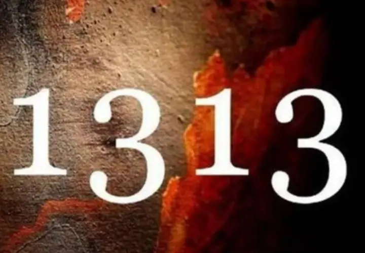 Białe cyfry 1313 na ciemnym, chropowatym tle. Co oznacza 1313?