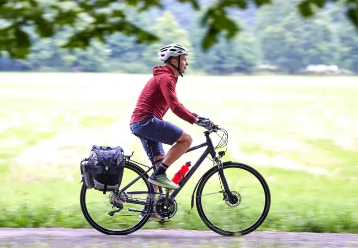 Rower trekkingowy czy górski: który wybór ułatwi Twoje podróże?