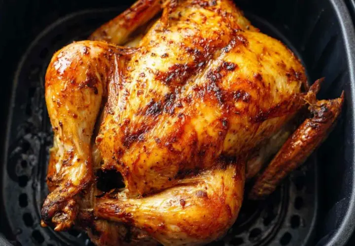 Złocisty, chrupiący kurczak z airfryer, idealny na obiad.