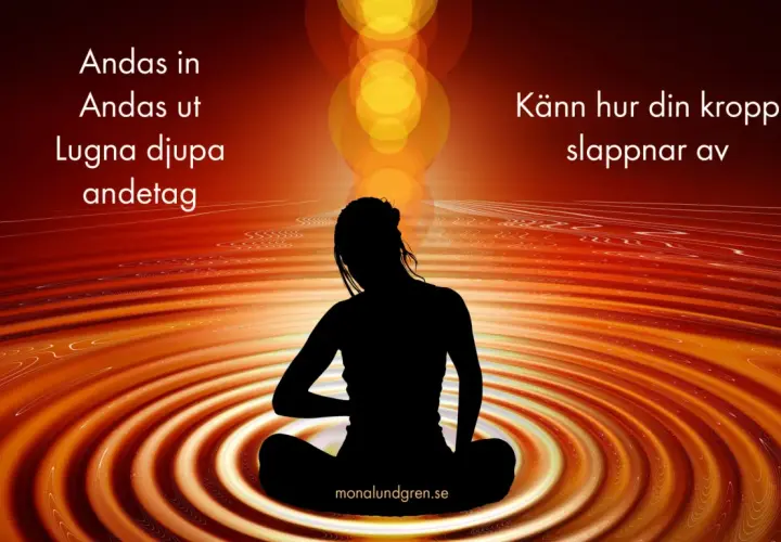 Silhuett av en person i meditationsställning, omgiven av varma, virvlande färger. Texten uppmanar till medveten andning för att lugna kroppen.
