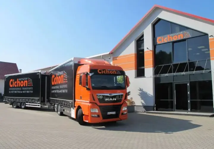 Naczepa Jumbo co to? Poznaj jej zalety i zastosowania w transporcie