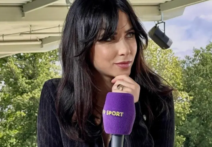 Maja Strzelczyk, wiek nieznany, z mikrofonem Polsat Sport.