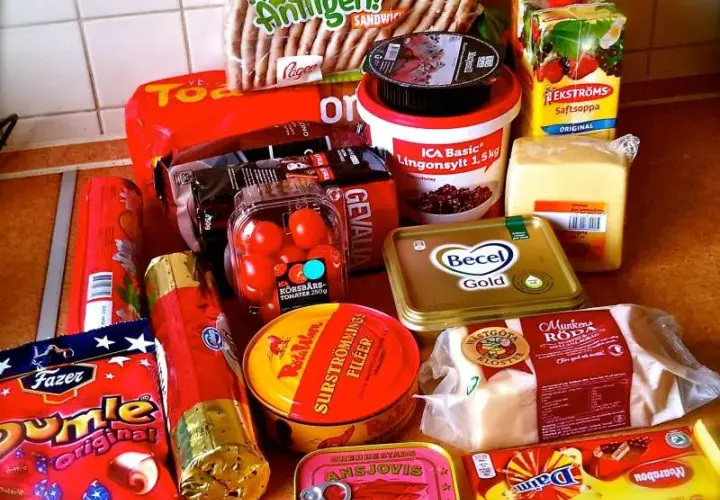 Szwecja: Co kupić? Przewodnik po najlepszych pamiątkach i smakach