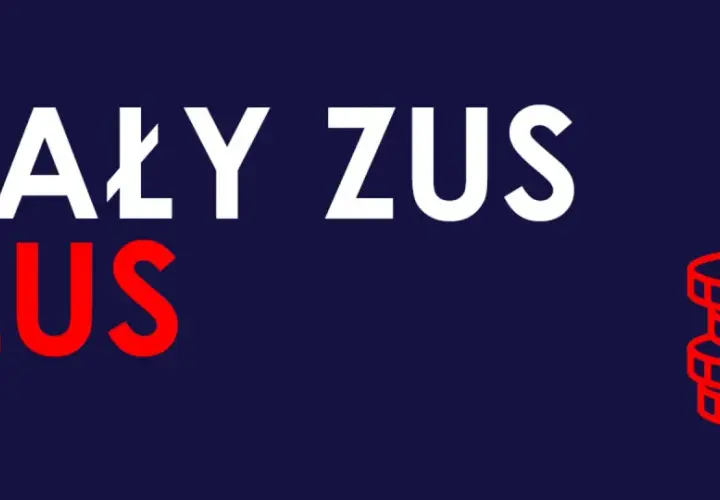 Niebieskie tło z białym napisem "MAŁY ZUS" i czerwonym "PLUS". Po prawej stos czerwonych monet.