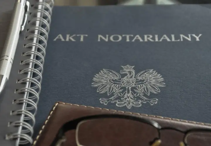 Jak zaksięgować akt notarialny zakupu nieruchomości bez błędów?