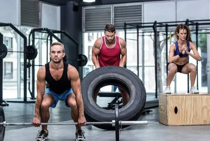 CrossFit dla początkujących: Jak wygląda trening krok po kroku?