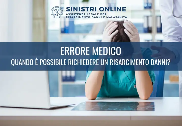 Medico disperato con le mani tra i capelli, esame radiografico e laptop. Testo: "Errore medico: quando è possibile richiedere un risarcimento danni?".