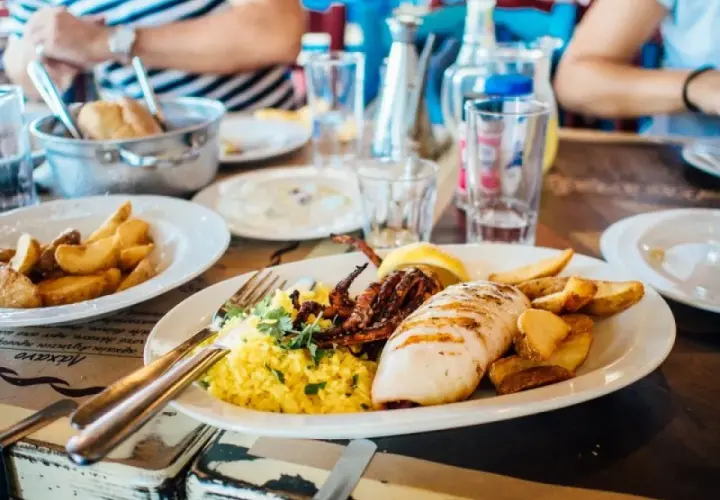 Gdzie zjeść w Grzybowie? Odkryj najlepsze restauracje i smaki