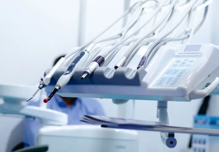 Jak pozbyć się odruchu wymiotnego u dentysty i czuć się komfortowo