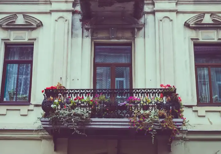 Balkon a metraż: Czy płacisz za niewliczane metry?
