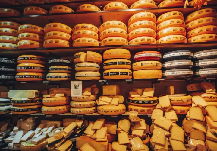Co warto kupić w Holandii? Sery, stroopwafels i inne skarby!