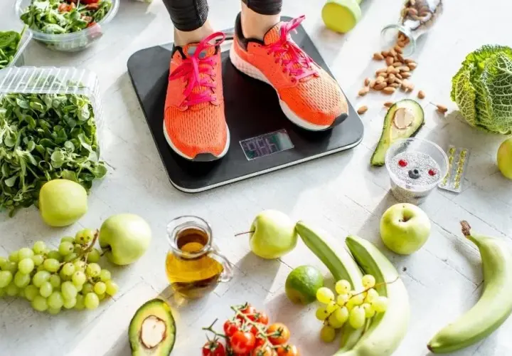 Dieta modelek: Obalamy mity. Co jedzą, by być zdrowymi i fit?