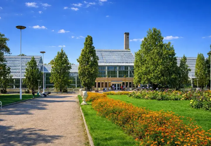 Piękny ogród botaniczny z oranżerią, idealne miejsce, gdzie pojechać na dwa dni.
