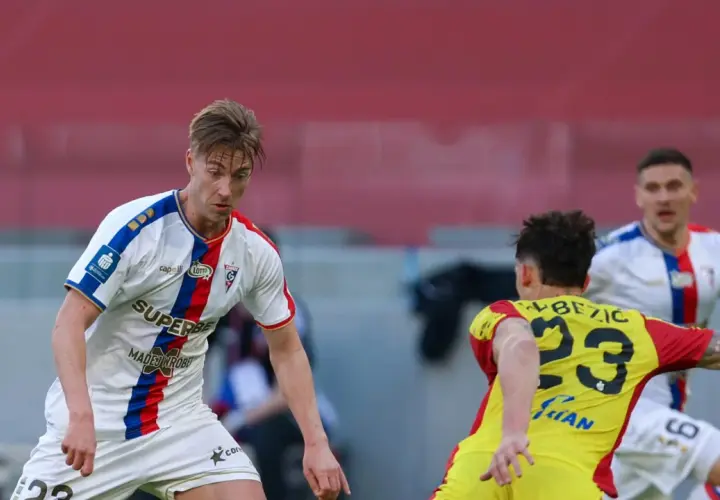 Piłkarze Górnika Zabrze i Korony Kielce w akcji.