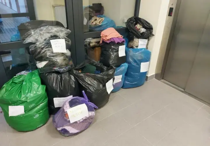 Gdzie oddać ubrania? 5 sprawdzonych sposobów na pomaganie