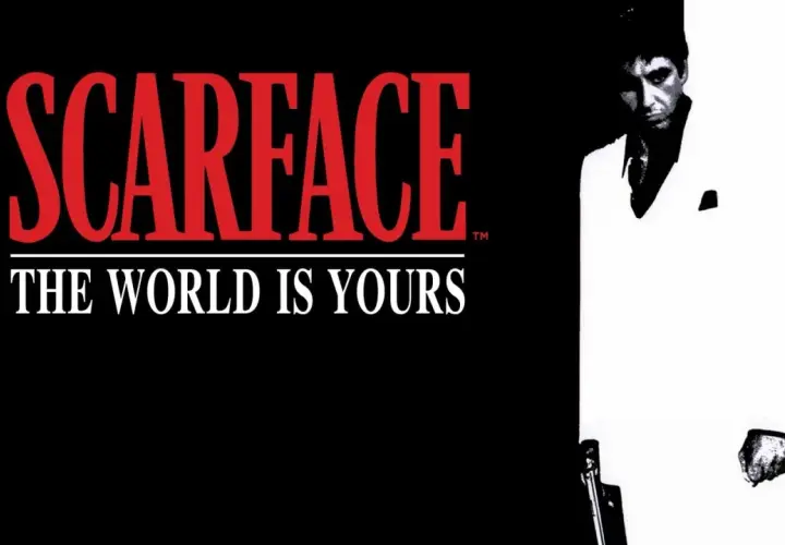 Scarface: The World Is Yours. Tony Montana w białym garniturze, z pistoletem, gotowy na podbój świata.