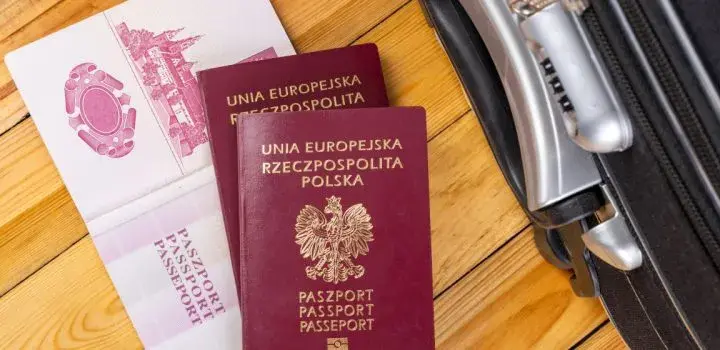 Czy można wyrzucić stary paszport? Co zrobić, by uniknąć problemów