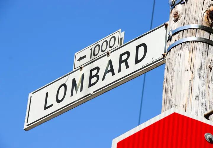 Znak ulicy Lombard z numerem 1000. Czy warto odwiedzić to miejsce?