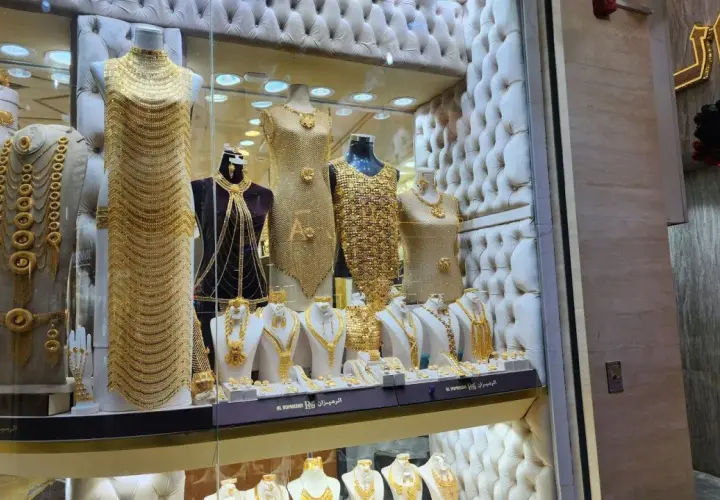 Dubaj DXB: Zakupy bezcłowe perfumy, złoto, elektronika taniej?