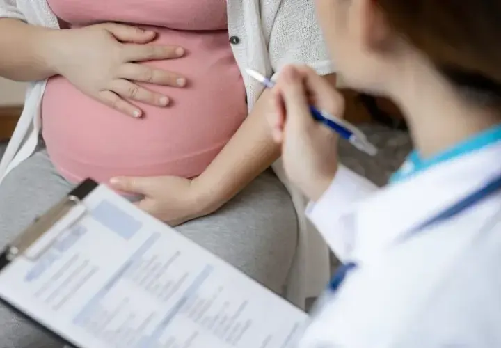 Ciąża po menopauzie: Czy to możliwe? Fakty i medyczne szanse