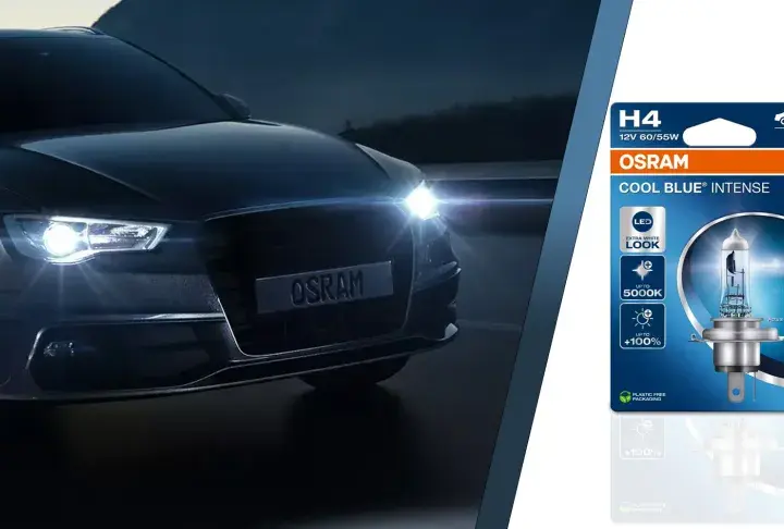 Ciemny samochód z włączonymi światłami mijania, obok opakowania żarówek samochodowych OSRAM COOL BLUE INTENSE. Jakie żarówki dają taki efekt?