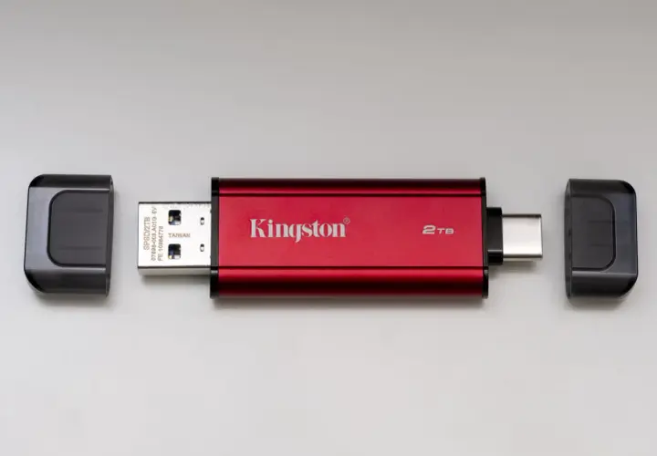 Pendrive czy dysk SSD? Wybierz idealny nośnik dla Twoich danych