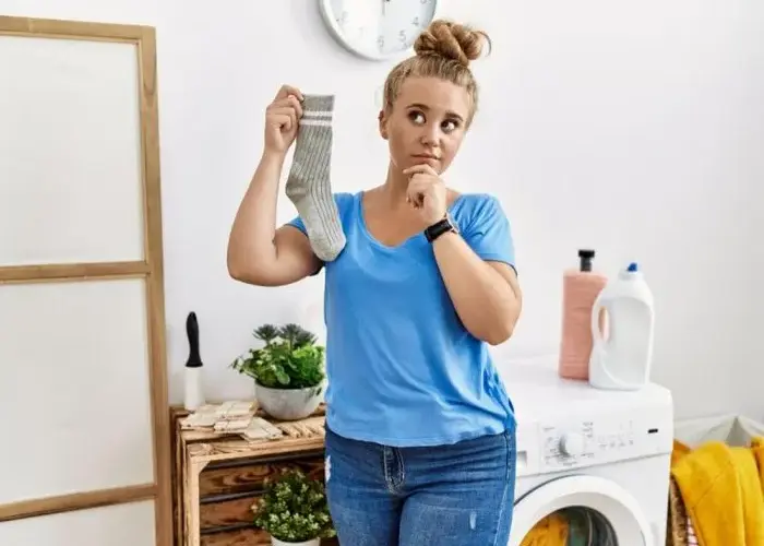 Kreatywne sposoby na wykorzystanie starych skarpetek w domu