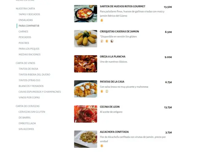 Menu z daniami: jajka z szynką 13,50€, krokiety 8,50€, uszy wieprzowe 9€, ziemniaki 6,75€. Czy w Hiszpanii jest drogo? Ceny sugerują, że można zjeść smacznie i w rozsądnej cenie.