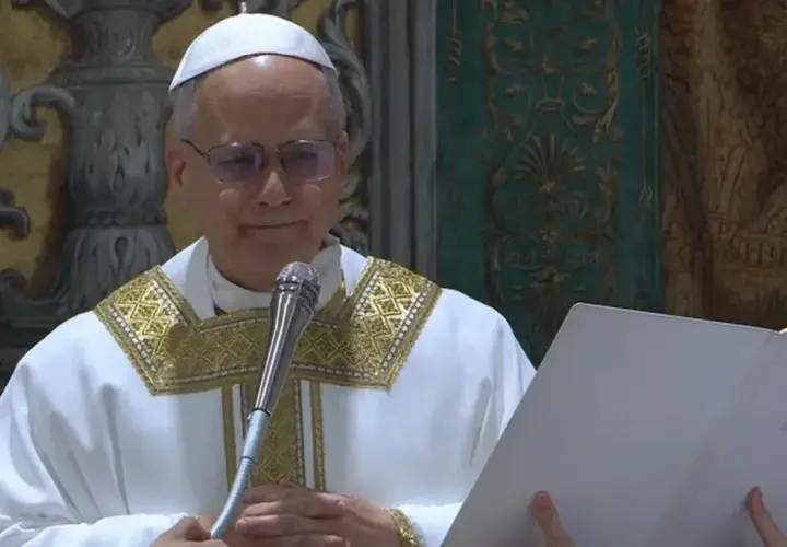Kim jest osoba, która odprawia mszę świętą i jakie ma znaczenie?