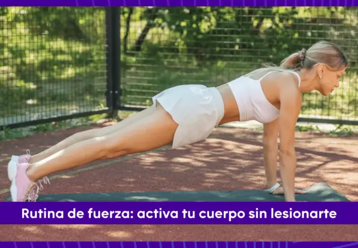 Mujer en posición de plancha, parte de una rutina de ejercicios de fuerza.