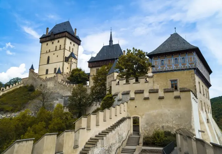 Zamek w Barze: historia, tajemnice i praktyczne informacje dla turystów
