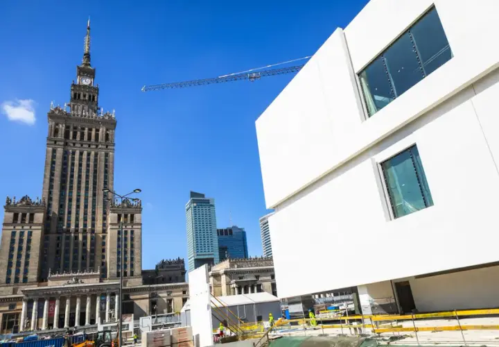 Muzeum sztuki nowoczesnej w Warszawie: kontrowersje i architektura