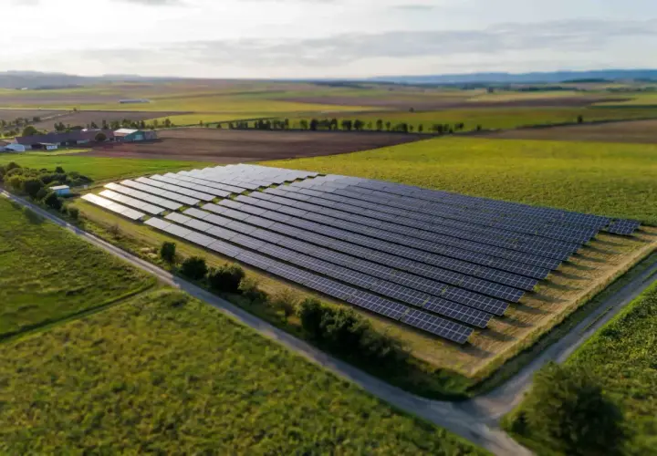 Farma fotowoltaiczna 1MW: Opłacalność 2026. Czy warto inwestować?