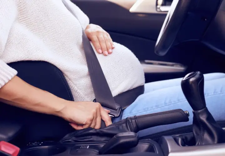 Sicherheitsgurt im Auto während der Schwangerschaft: So schützt du dein Baby