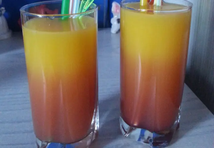 Orzeźwiający drink ze spritem i sokiem malinowym na letnie wieczory