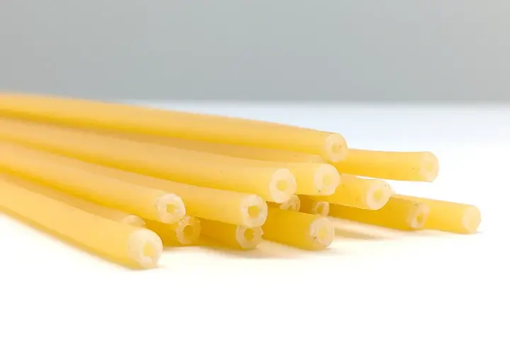 Spaghetti z dziurką: poznaj bucatini i jego wyjątkowe przepisy