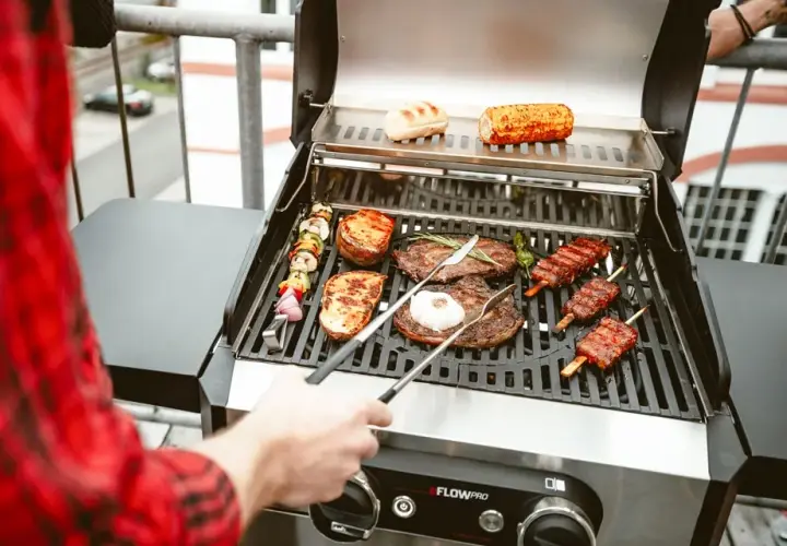 Najlepszy grill elektryczny ogrodowy z pokrywą - wygoda i jakość w jednym