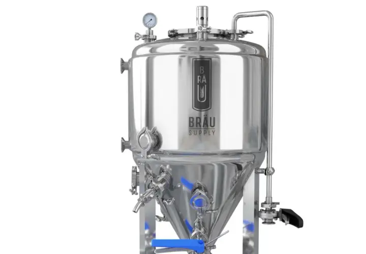 Cuve en acier inoxydable pour la fermentation sous pression, avec manomètre et tuyauterie. Logo "BRAU SUPPLY" visible.