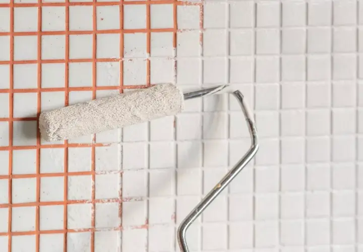 Metamorfoza kuchni: Odnów kafelki bez kucia! Tanie metody DIY