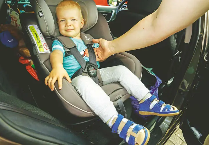 Sicherheitsgurt Kinderwagen: So sichern Sie Ihr Kind richtig