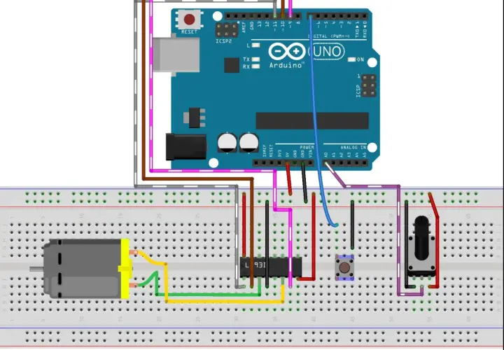 Układ z Arduino UNO, silnikiem DC, układem L931 i przyciskiem na płytce stykowej. Mostek H steruje silnikiem.